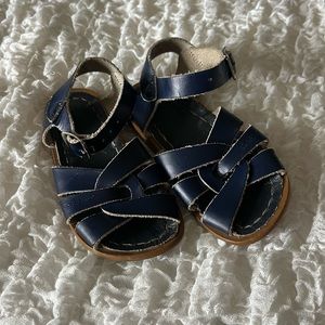 Saltwater sandals size 8 navy unisex